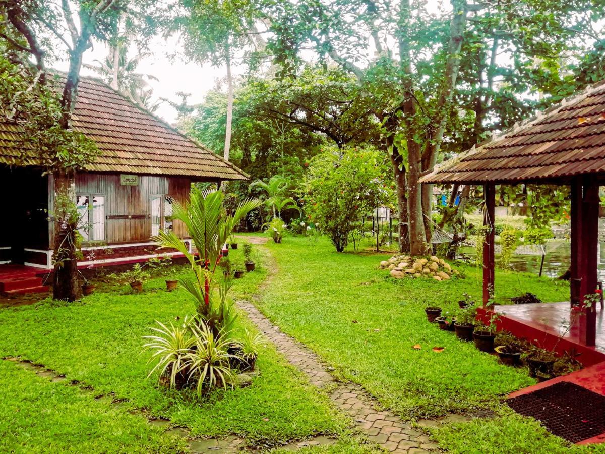 Lovedale Lakeside Homestay Alappuzha Exterior photo