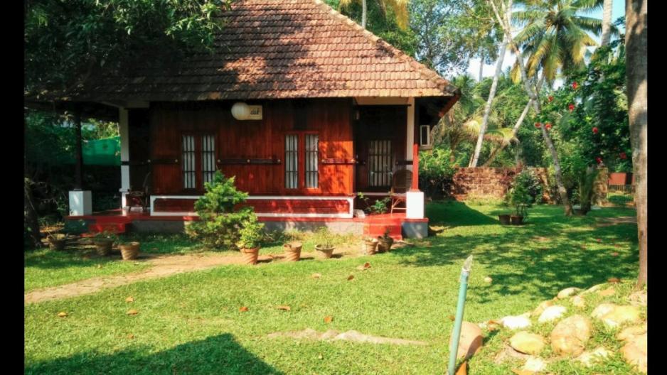 Lovedale Lakeside Homestay Alappuzha Exterior photo