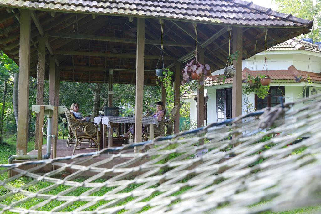 Lovedale Lakeside Homestay Alappuzha Exterior photo