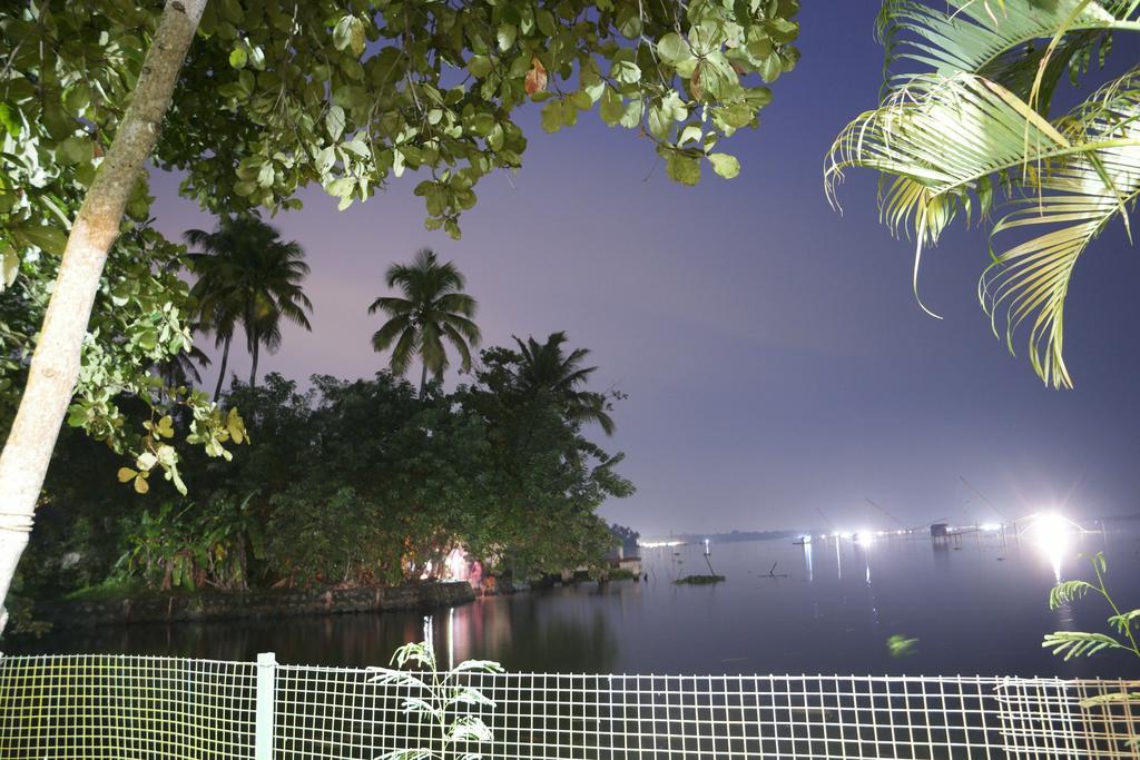 Lovedale Lakeside Homestay Alappuzha Exterior photo